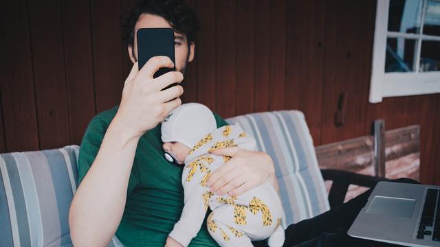 (+) Handynutzung bei Eltern: Ich bin Vater, nehmt mir das Handy weg!