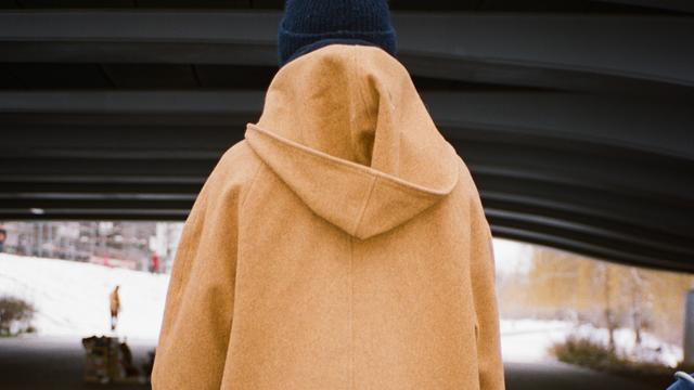 (+) Vaterschaft: Breitbeinig hinter dem Kinderwagen