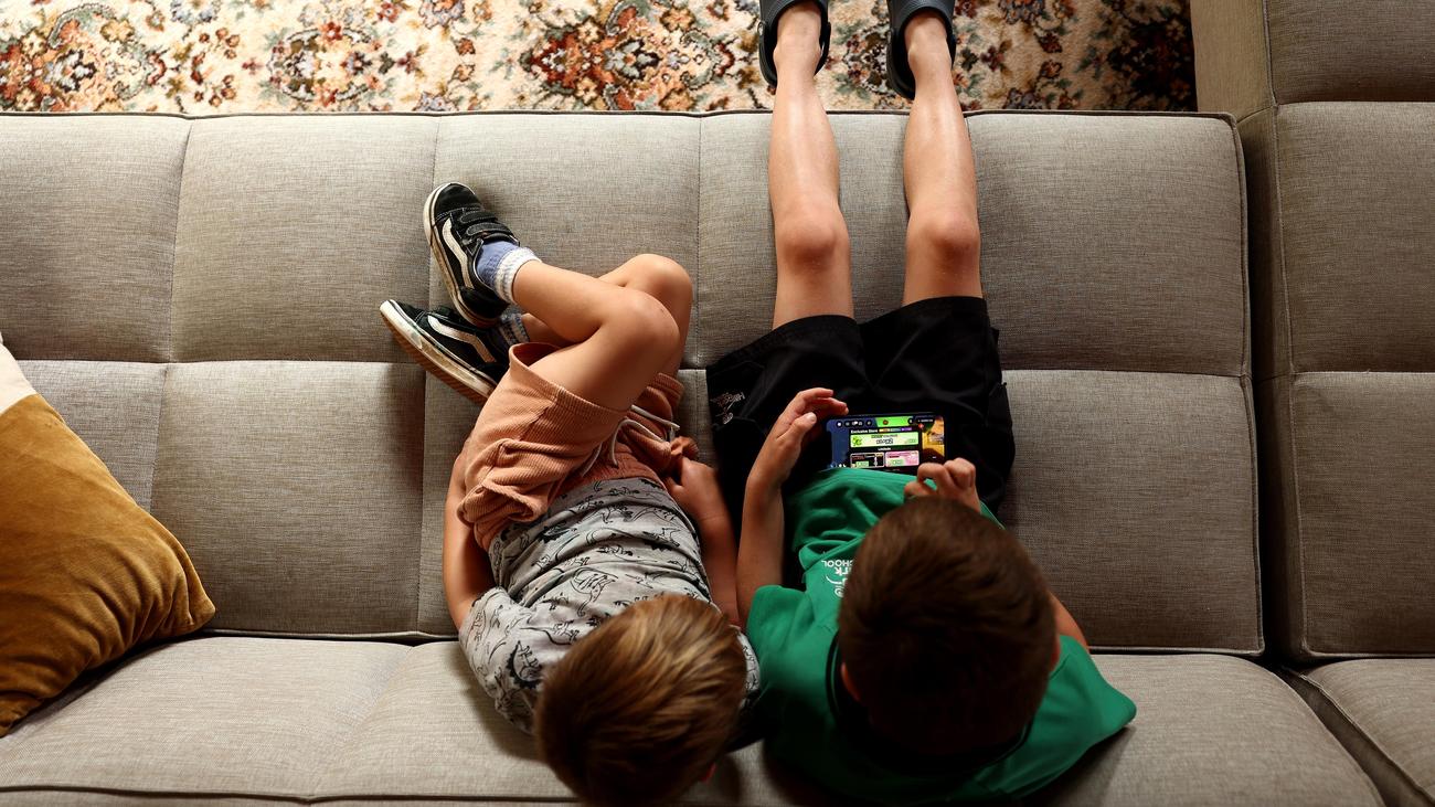 Kinder- und Jugendschutz in der diigtalen Welt: Wie steht es um digitalen Kinderschutz und Medienbildung?