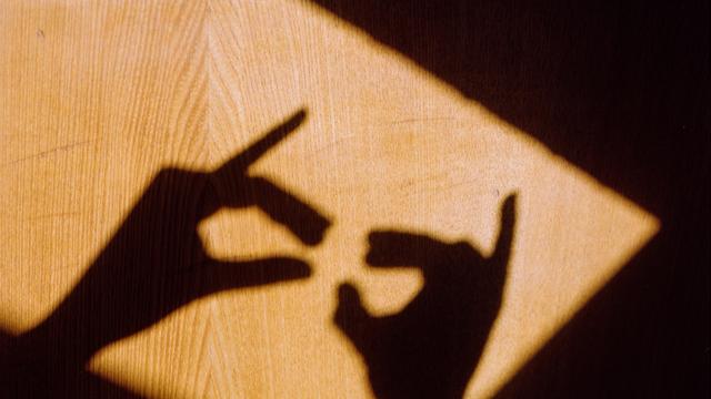 Lästern in Familien: Wenn Eltern lästern, schaden sie ihren 