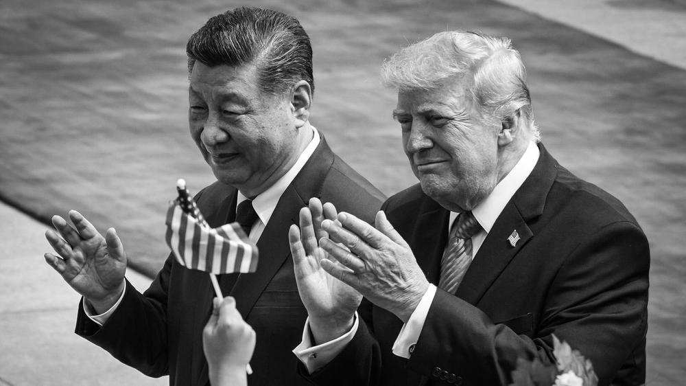  Xi Jinping und Donald Trump vor der Großen Halle des Volkes in Peking am 14. Mai.