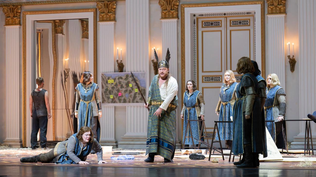 Premiere der »Walküre«: Es knallt, scheppert, und berührt