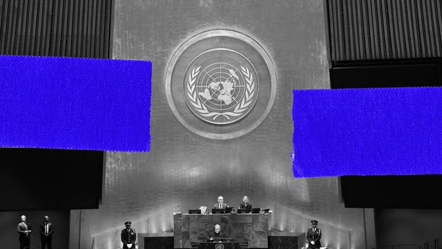 (+) Attiya Waris: »Die multilaterale Ordnung bricht nicht zusammen, sie zersplittert«