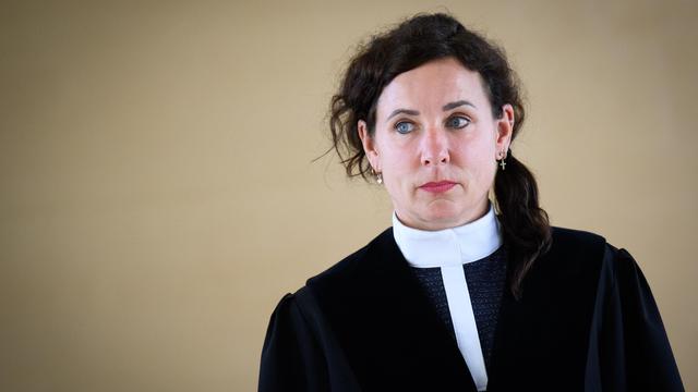 Juli Zeh: Schriftstellerin Juli Zeh hört als Verfassungsrichterin auf