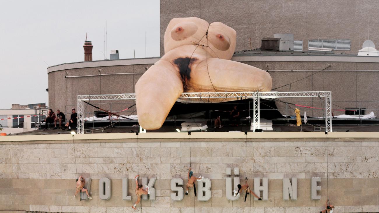 Volksbühne Berlin: And Everyone's Hanging by a Rope