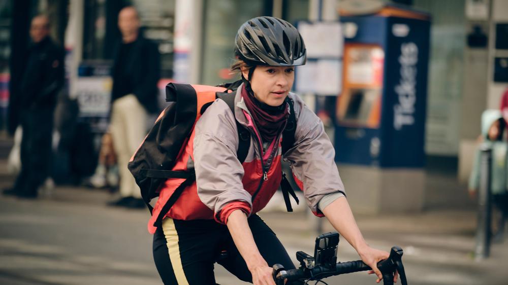 "Tatort" Ludwigshafen: Leider nur Zweitschnellste in der Fahrradkurier-Truppe: Kommissarin Johanna "Jo" Stern (Lisa Bitter) im Undercover-Einsatz.