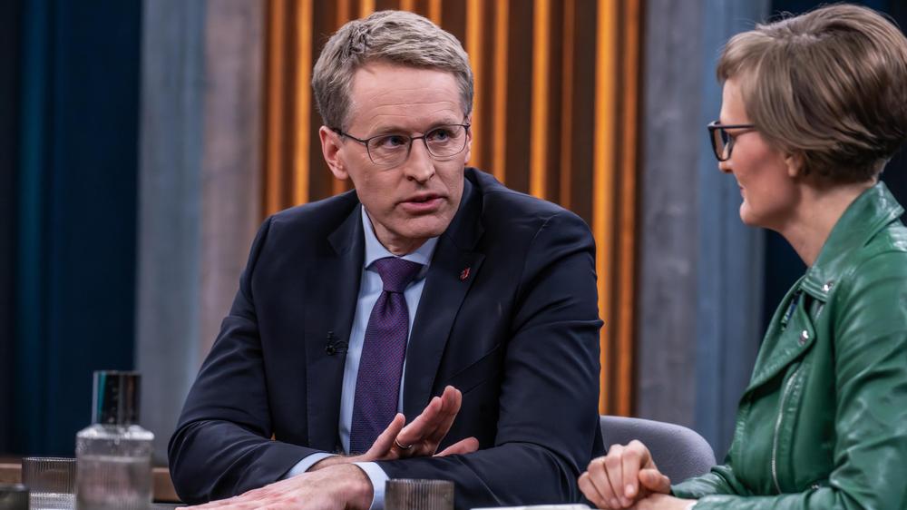 "Caren Miosga": Als Landespolitiker dürfe man sich schon mal von der eigenen Bundespartei entfernen, sagte Daniel Günther (links) bei "Caren Miosga". Rechts: die Grünenbundesvorsitzende Franziska Brantner