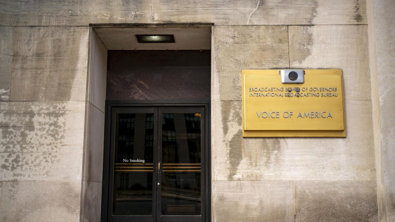 Voice of America: US-Regierung muss Auslandsender Voice of America wiederherstellen