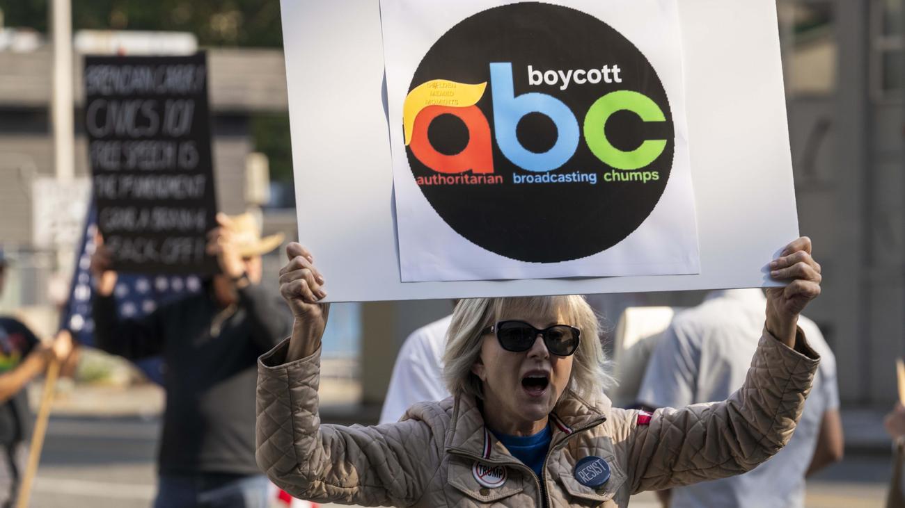 Comedian Jimmy Kimmel : US-Medienaufsichtsbehörde ordnet Überprüfung von ABC-Sendelizenzen an