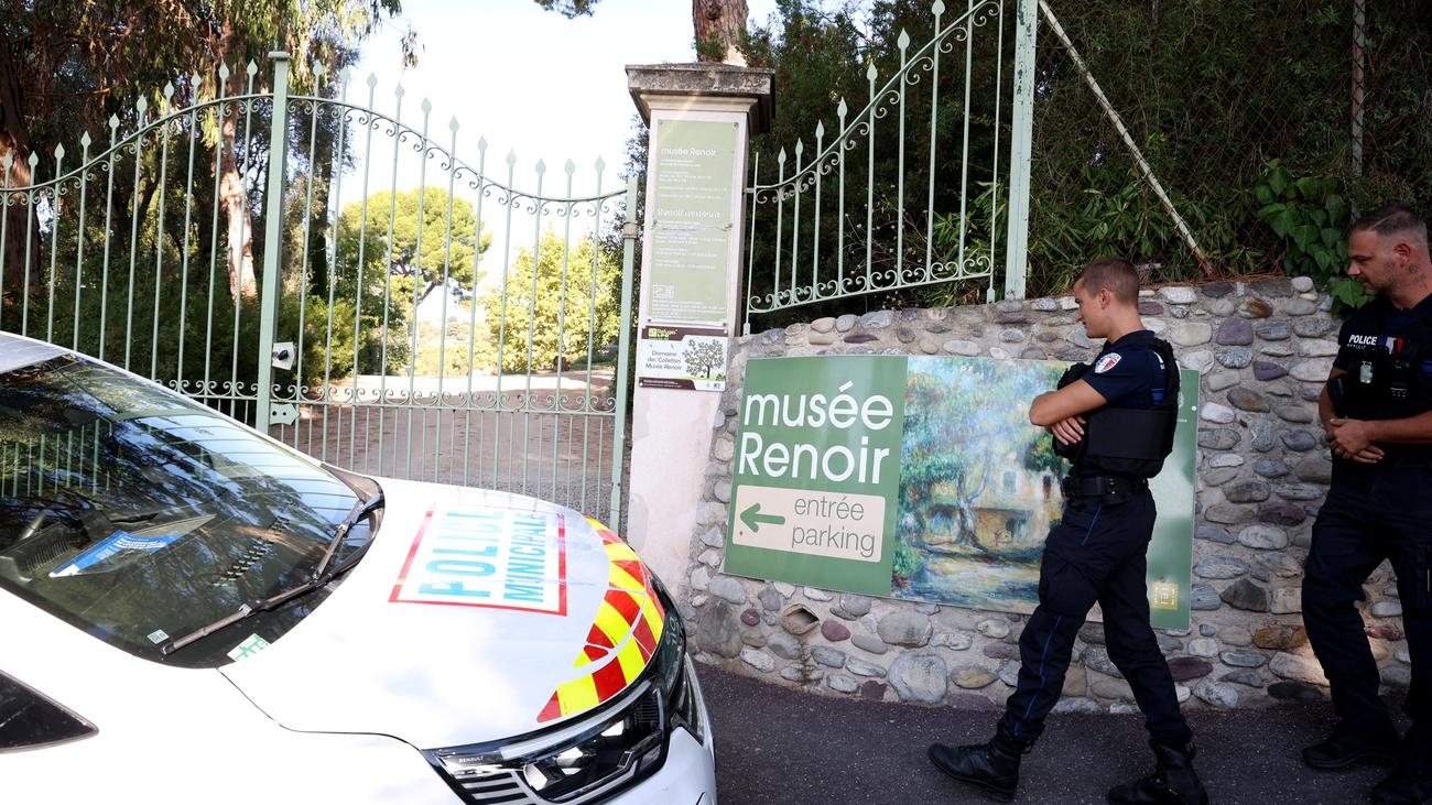 Art theft: Unknown persons steal three paintings from the Renoir Museum in ...