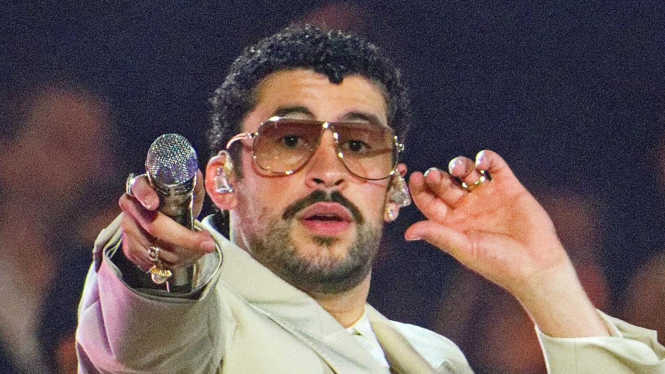 Bad Bunny in Düsseldorf: Am Ende umarmt er sich selbst