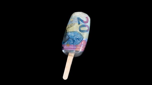 Bargeld: Mit Karte, bitte! Und ohne Steuerbetrug?