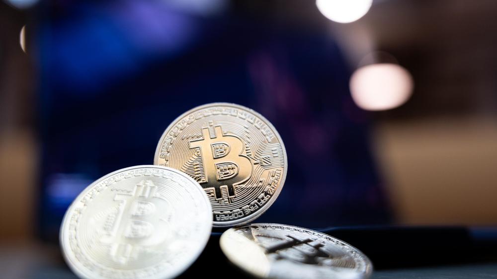 Kryptowährungen: Der Kurs der ‌Digitalwährung Bitcoin hat am Samstag seine Talfahrt fortgesetzt und ist unter die Marke von 80.000 Dollar gefallen.