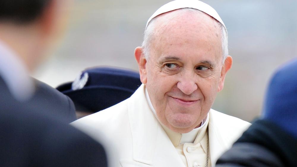 Papst : Papst Franziskus bei seiner Ankunft in Straßburg
