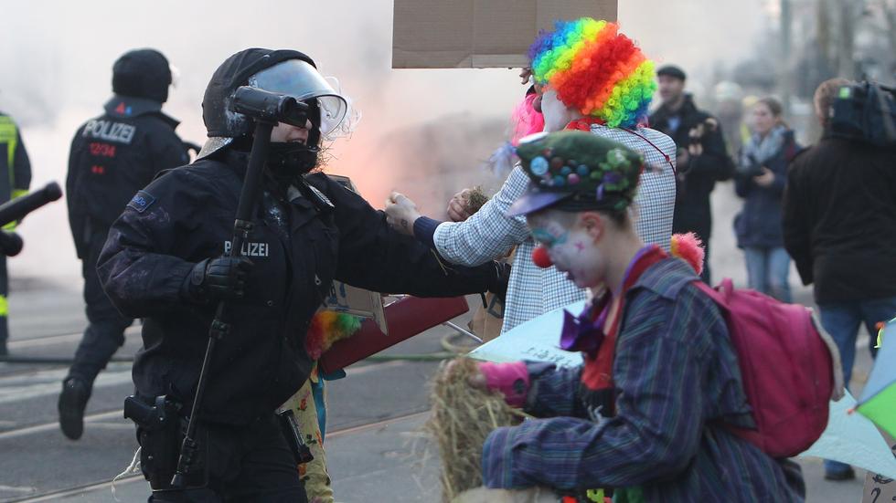 Gesellschaft, Die Polizei, Twitter, Polizei, Hashtag, Social Media, Medien, Verfassungsrecht