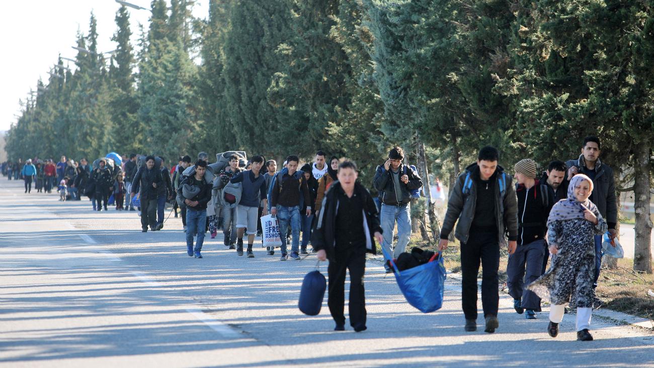 Balkanroute Tausende Fluchtlinge Sitzen In Griechenland Fest Zeit Online