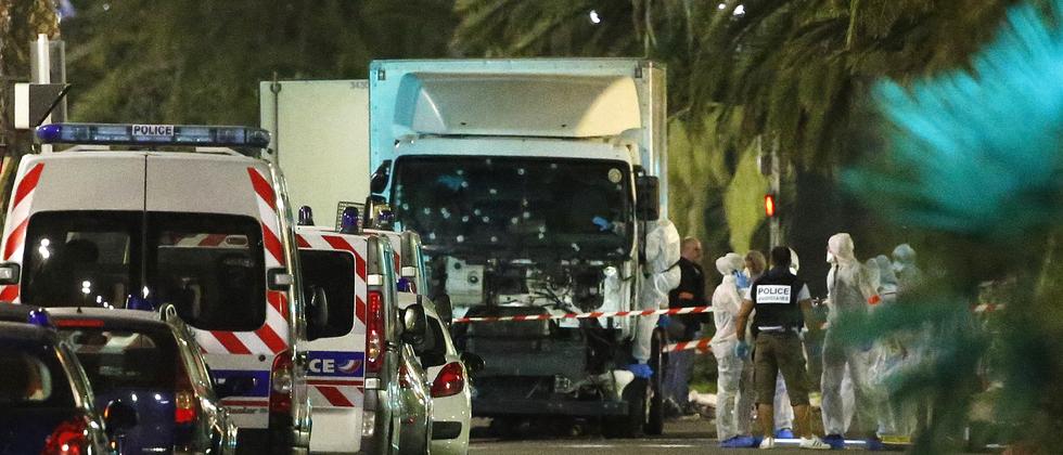 Anschlag in Nizza Attentat mit einem LKW ZEIT ONLINE
