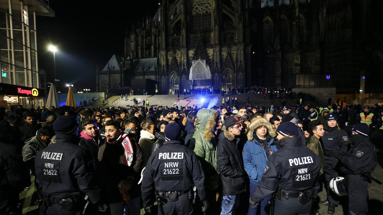 Köln: Kritik am Polizeieinsatz in Köln hält an | ZEIT ONLINE