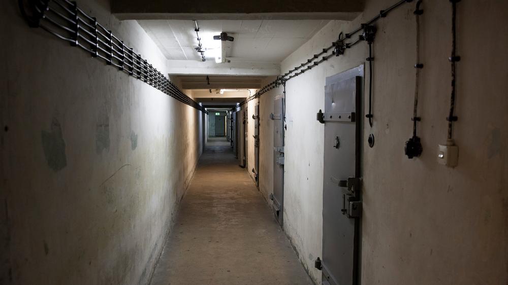Stasi-Gefängnis: Korridor im ehemaligen Stasi-Gefängnis in Berlin-Hohenschönhausen.