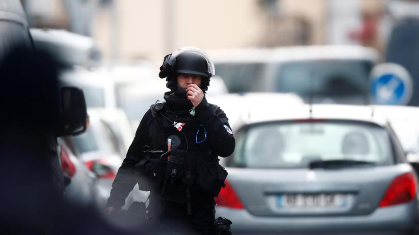 Anschlag von Straßburg: Französischer Polizist während einer Operation im Straßburger Staddteil Neudorf am 13. Dezember