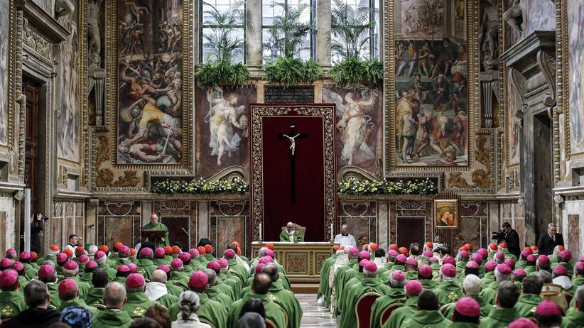 Katholische Kirche: Mit dem Erlass reagiert der Papst auf Kritik, auf dem Antimissbrauchsgipfel Ende Februar nicht genug gegen den Missbrauch von Kindern in der katholischen Kirche unternommen zu haben.