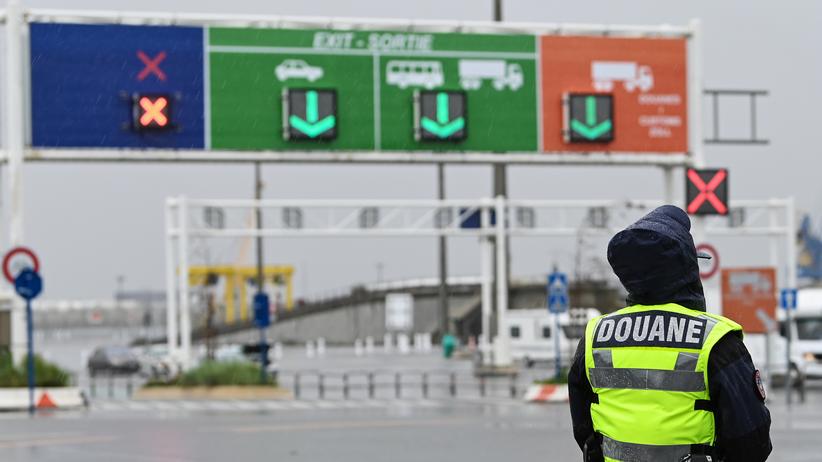 Frankreich Kuhllaster Mit Acht Fluchtlingen An Bord In Calais Entdeckt Zeit Online