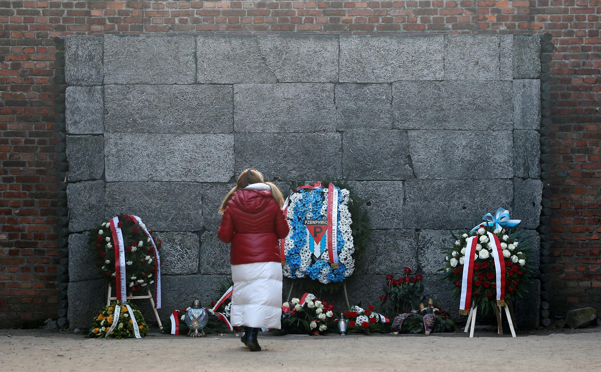 День освобождения концлагеря освенцим. Освобождение узников Освенцима 1945. Узники Освенцим Аушвиц. Освобождение узников Освенцима.