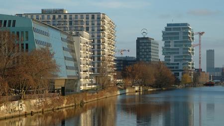 Bundesverfassungsgericht Vermieter Stellen Eilantrage Gegen Berliner Mietendeckel Zeit Online