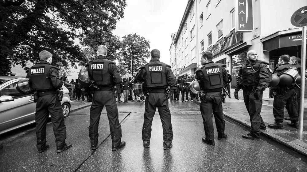 Rechte Gewalt in Deutschland: Jeden Tag finden in Deutschland statistisch mindestens fünf rechte, antisemitische oder rassistische Übergriffe statt.