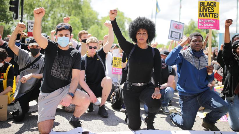 Proteste in London: Anti-Rassismus-Demonstranten und Rechte geraten aneinander