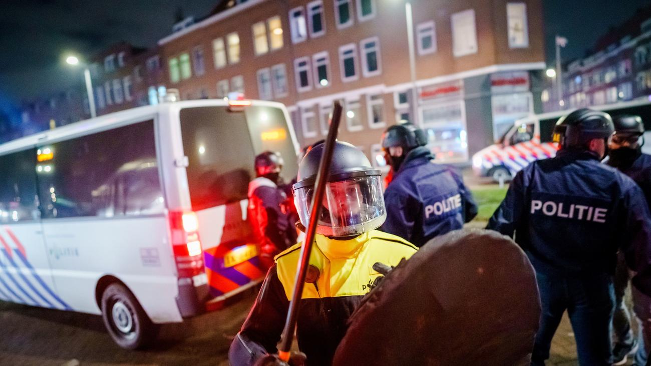 Niederlande: Erneut Krawalle bei Protesten gegen Corona ...