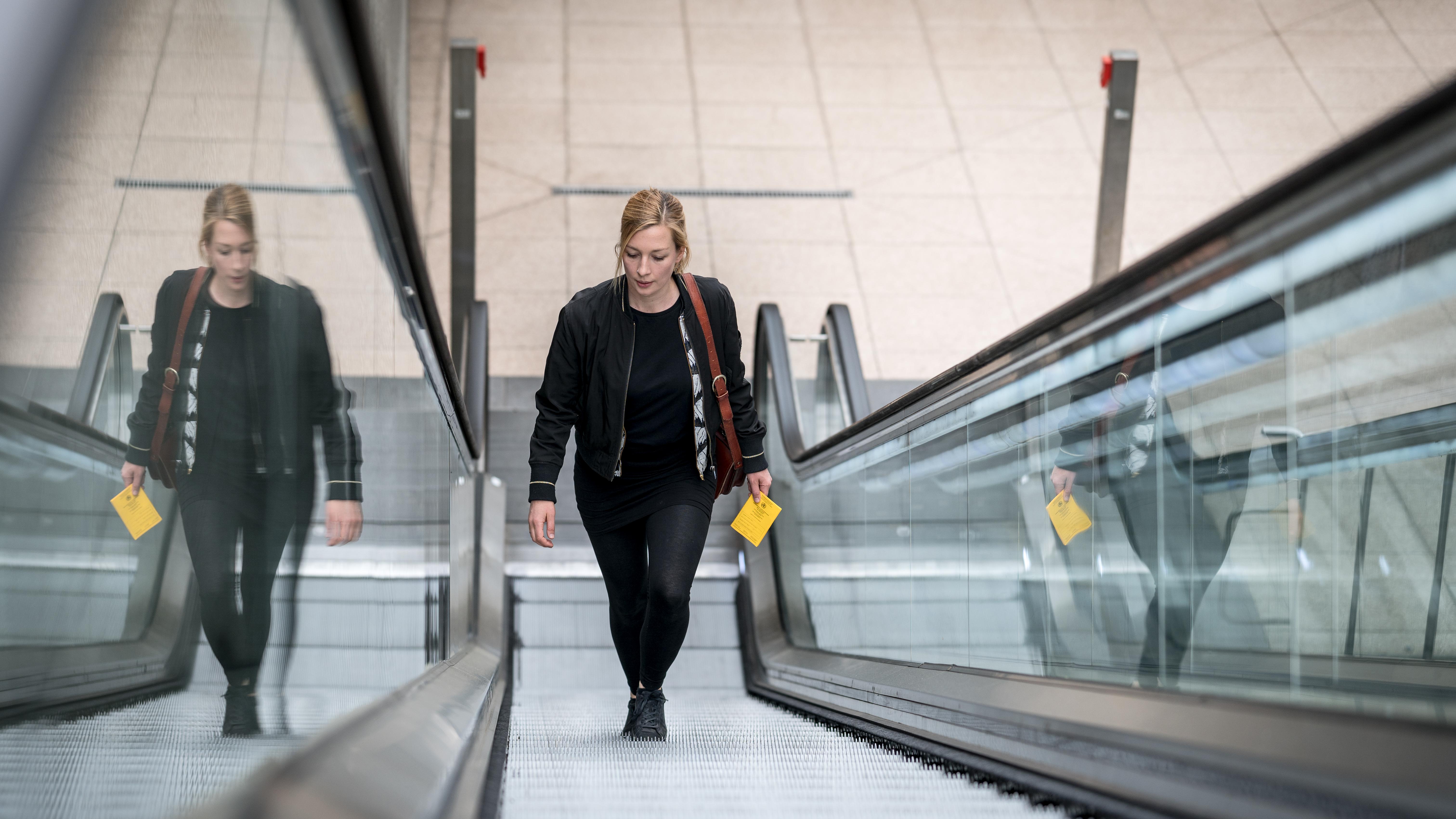 Gefälschter Corona-Impfpass: "Wie viele brauchen Sie?", fragt uns der Fälscher.