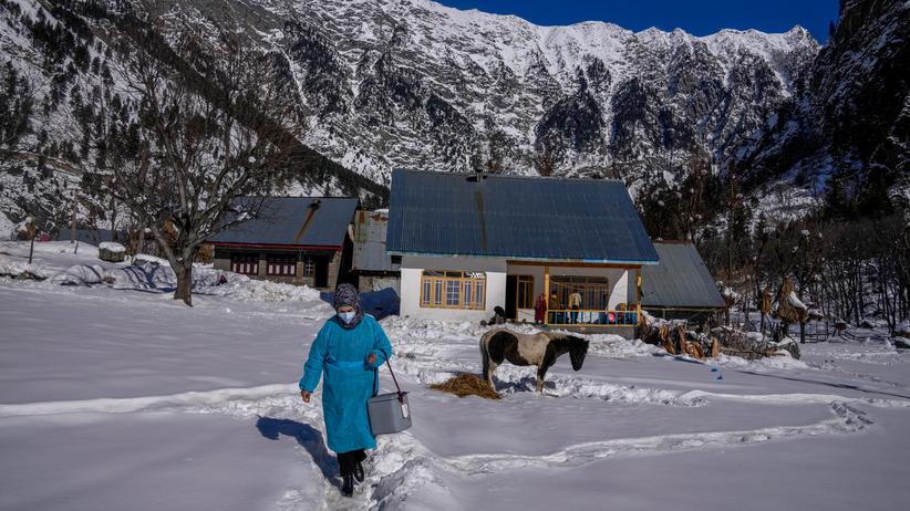 Corona-Impfung in Kaschmir: Impfen im Himalaya-Dorf