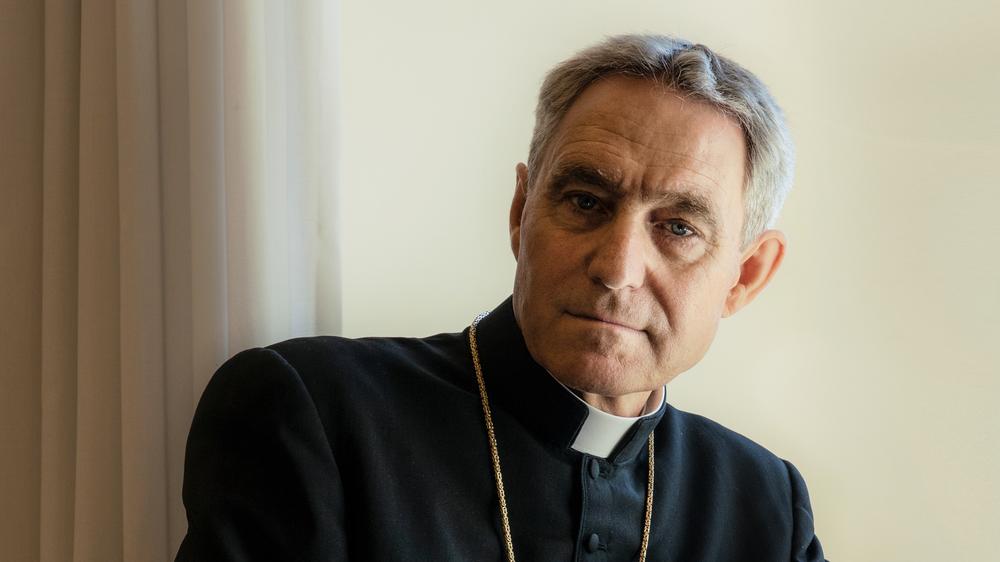 Georg Gänswein: Erzbischof Georg Gänswein, 65, im Kloster Mater Ecclesiae im Vatikan, wo Joseph Ratzinger heute lebt.
