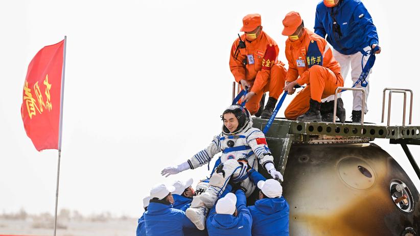 Weltraummisson: Chinesische Astronauten nach Rekordflug auf der Erde gelandet