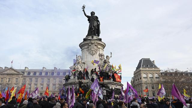 Frankreich: Menschen gedenken Anschlag auf kurdische Aktivistinnen in Paris