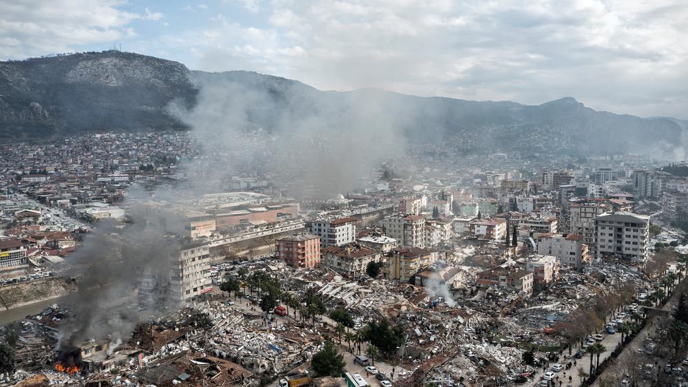 Erdbeben In Türkei Und Syrien Zahl Der Toten übersteigt 7 000