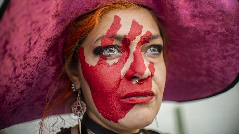 Umfrage: Protestaktion am Internationalen Tag gegen Gewalt an Frauen im Jahr 2019 in Mexico City