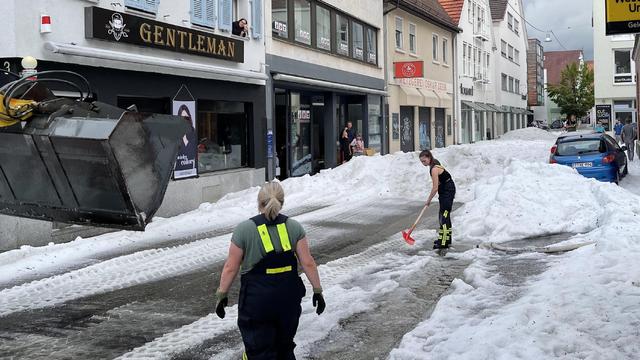 Extremwetter: Unterwetter hinterlässt 30 Zentimeter hohe Hagelschicht in Reutlingen