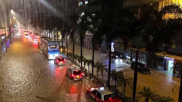 Extremwetter: Starkregen in Hongkong löst Überschwemmungen aus und legt Verkehr lahm