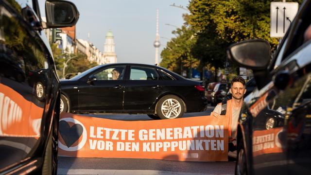 Klimaprotest: Letzte Generation blockiert Verkehr in Berlin an mehr als 20 Orten