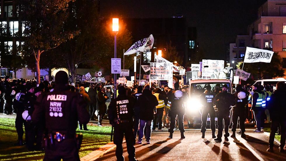 Pro-Palästina-Demo: Polizei Ermittelt Nach Demo In Essen Wegen ...