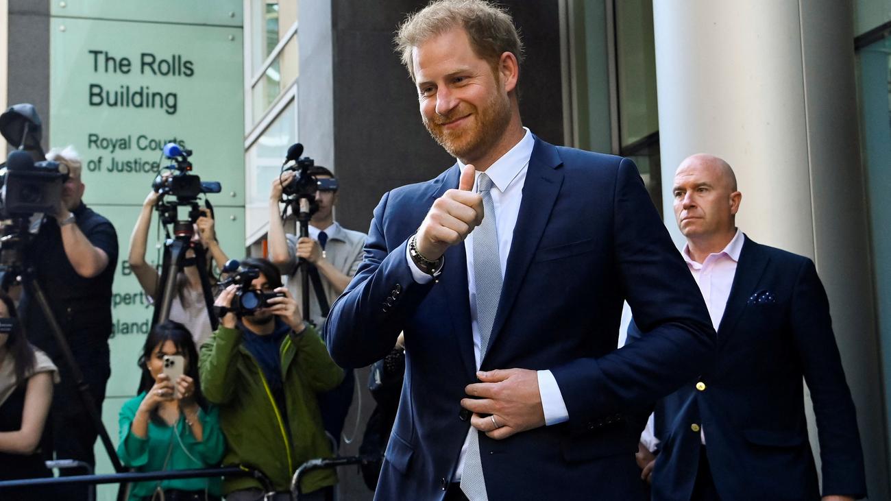 Procès contre l’éditeur de « Mirror » : Selon la décision de justice, le prince Harry a été victime d’un piratage téléphonique