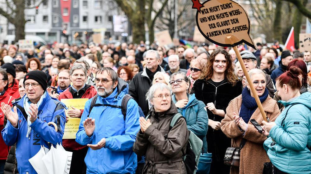 Demos gegen rechts: Demonstrierende bei der Demo in Bochum am 17. Februar 2024