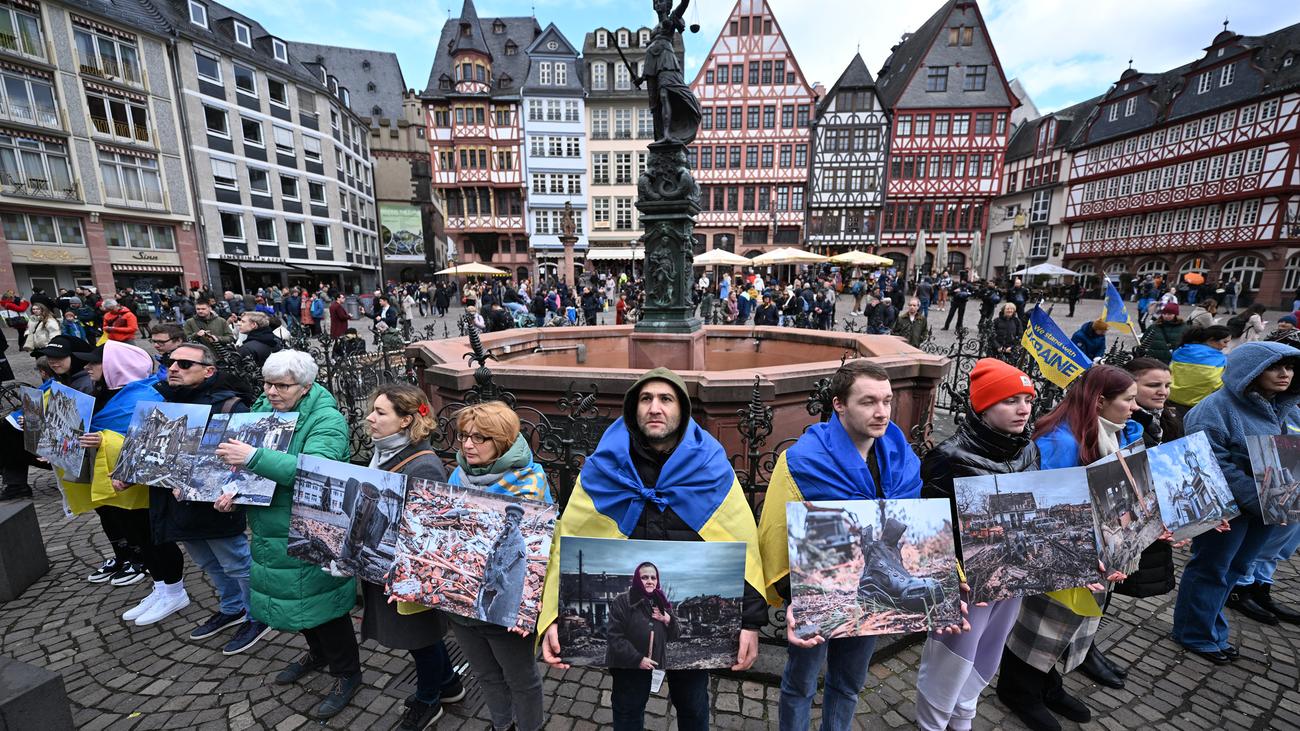 Demonstrationen In Deutschland: Tausende Solidarisieren Sich Bei ...