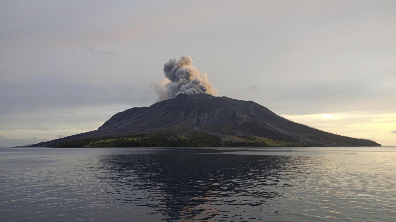 Indonesia: Waspada tinggi setelah letusan gunung berapi Ruang