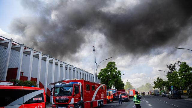Brand in Berlin-Lichterfelde: Berliner Feuerwehr warnt vor giftigem Rauch