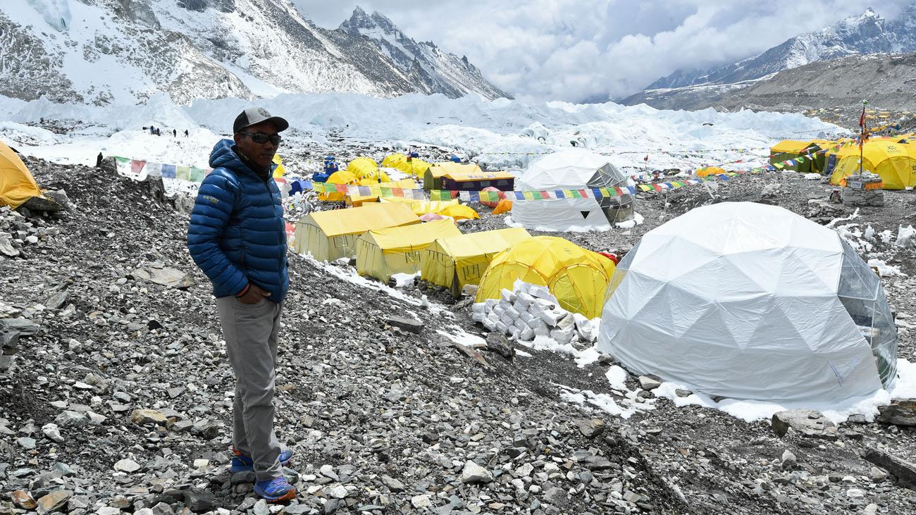 Himalaya : un guide de montagne népalais atteint le sommet de l’Everest pour la 30e fois