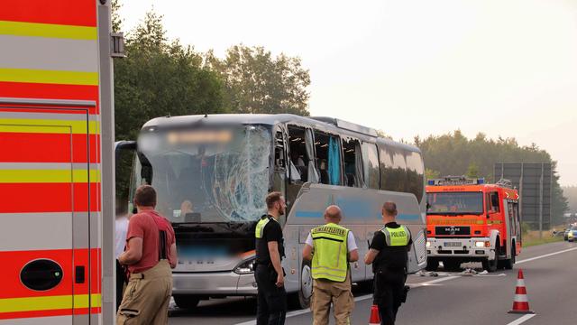 Mecklenburg-Vorpommern: 16 Verletzte nach Busunfall auf der A 24