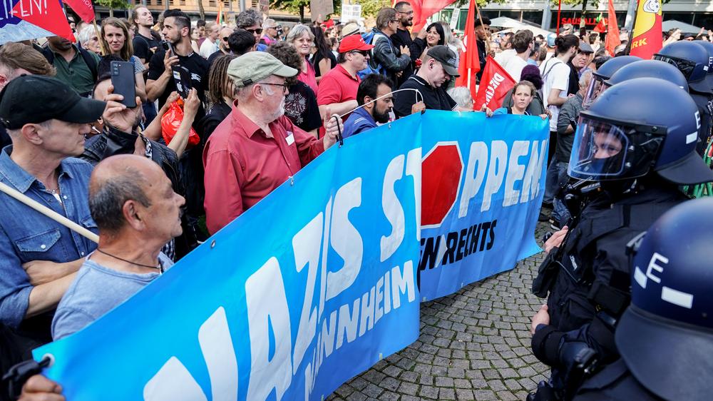 Tödliche Messerattacke: Die AfD hat in Mannheim eine Kundgebung abgehalten. Tausende Menschen nahmen anschließend an einer Gegendemonstration teil.